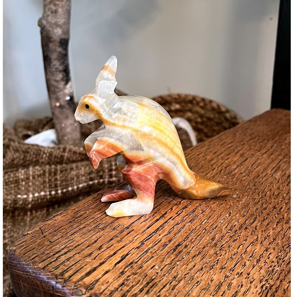 Onyx  Kangaroo Statue - Picture 2 of 5